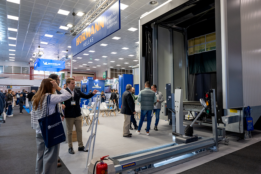 gallery-apologistiko-Day3-LogisticsTruck2026-FEL_1268_900x600